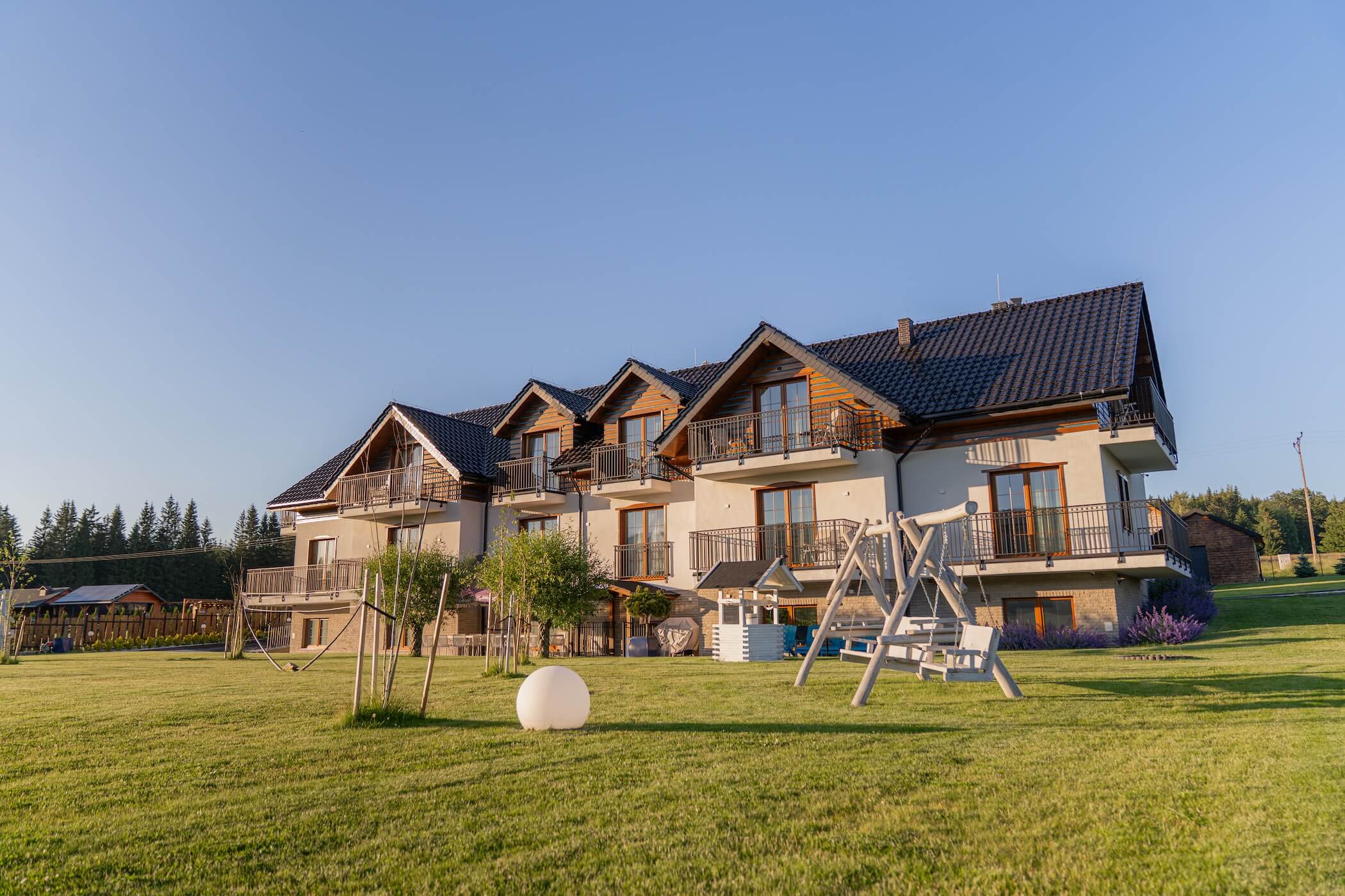 widok na apartamenty Jagodowy Ski & Spa w Lasówce